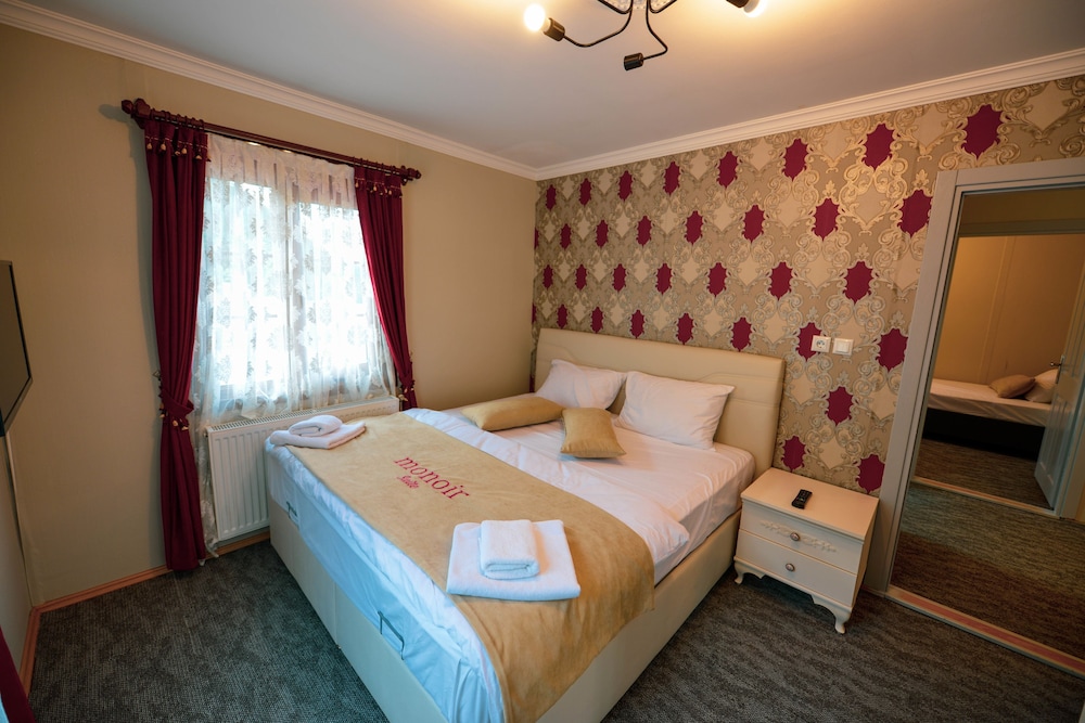 Royal Apartment, Mountain View