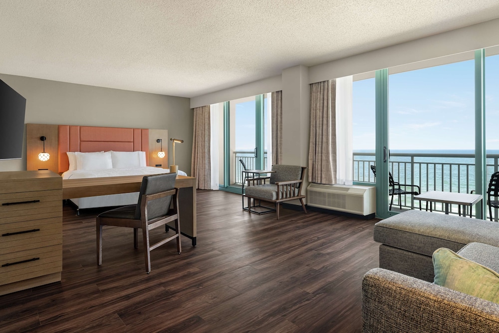 Oceanfront, 1 King Bed Suite, 1 Sofa Bed, Accessible, Bathtub, 9th Floor - Photo 8