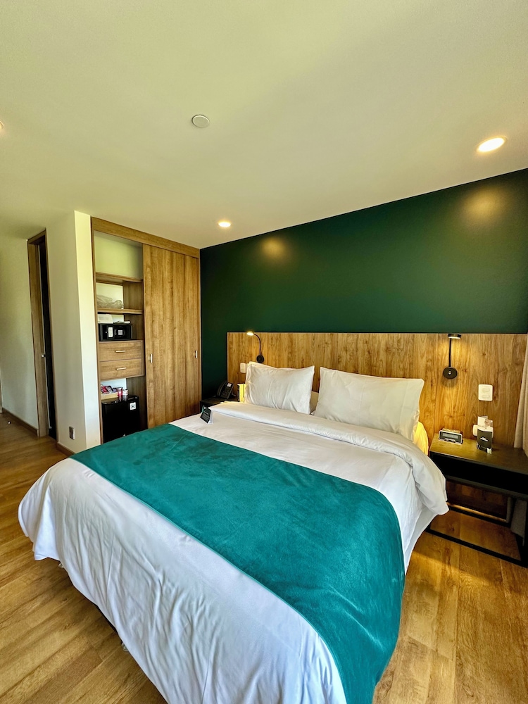 Superior Double Room, 1 Queen Bed, Lake View photo 2