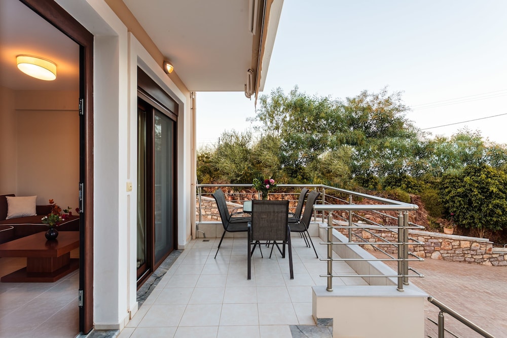 Villa photo 3
