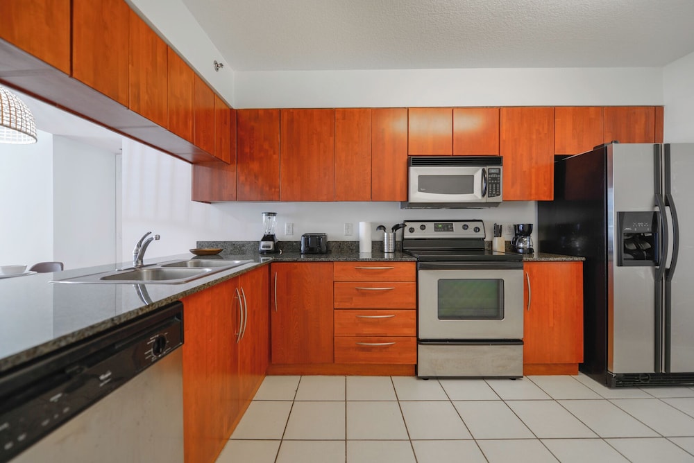 Luxury Condo, 2 Bedrooms, City View photo 2