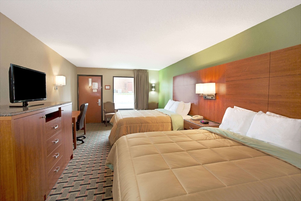 Standard Room, 2 Queen Beds, Smoking, Refrigerator & Microwave - Photo 1