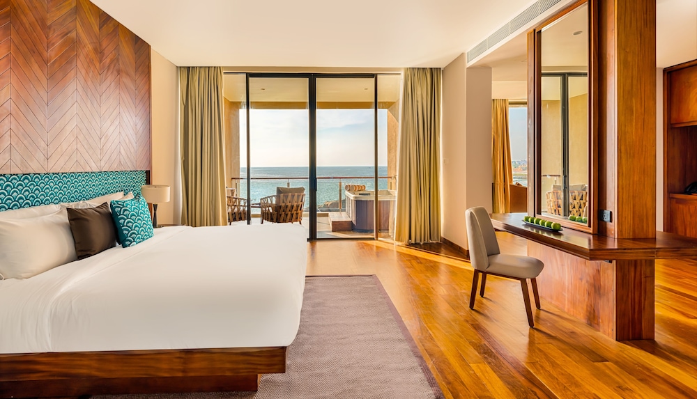Junior Suite, 1 King Bed, Jetted Tub, Ocean View photo 2