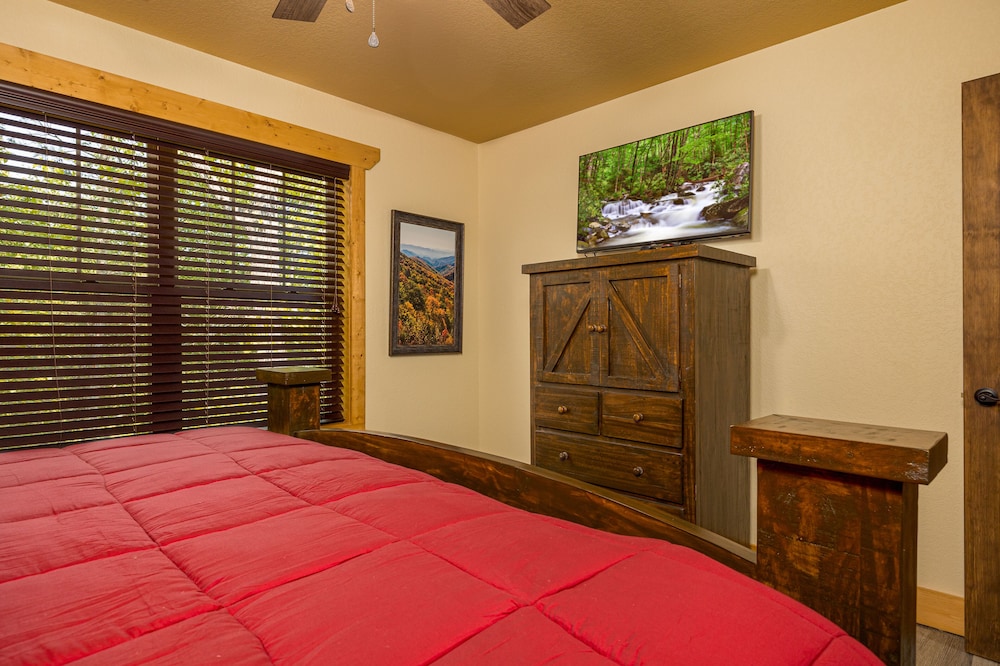 Cabin, Multiple Beds, Hot Tub, Mountain View