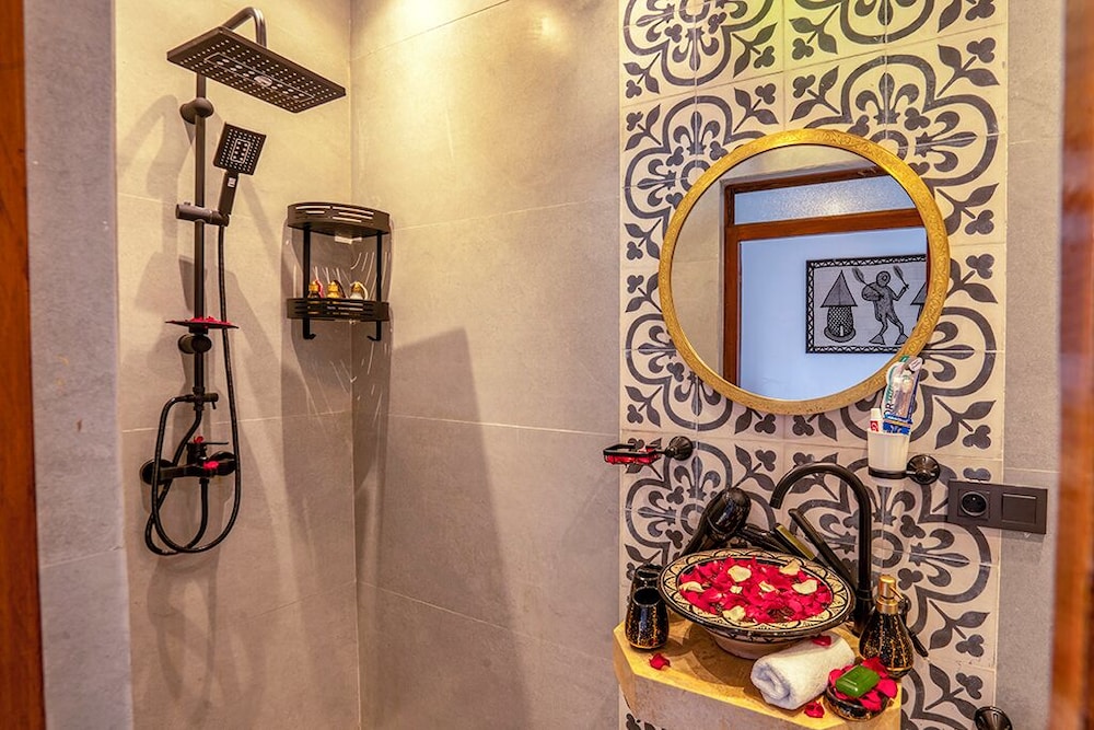 Deluxe Double or Twin Room, Courtyard View photo 2