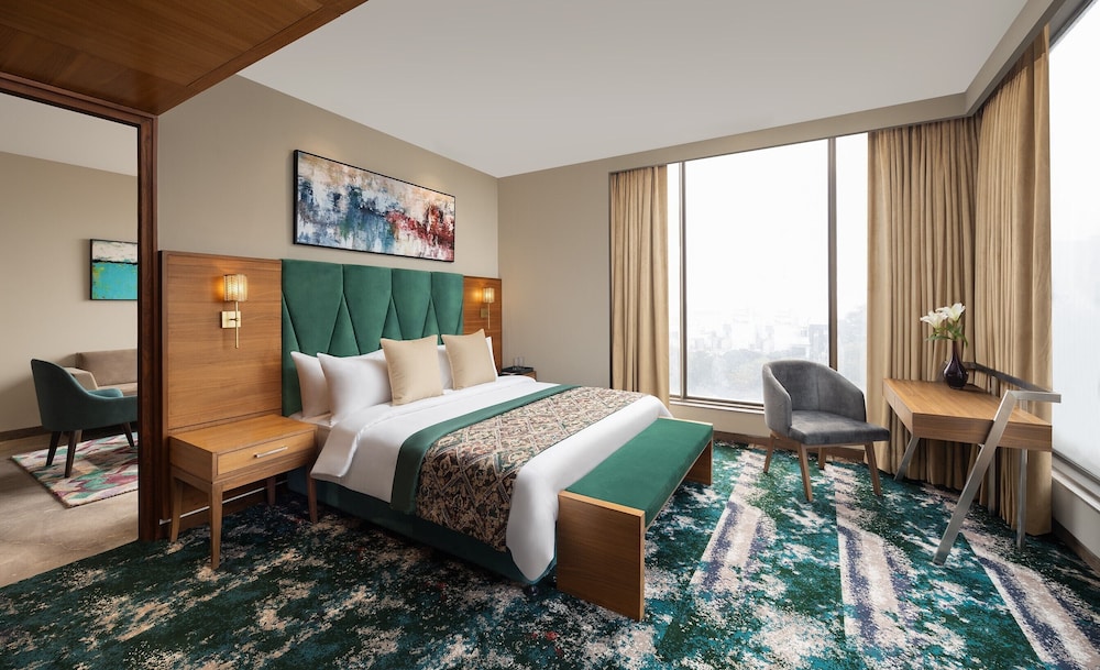 Suite, 1 King Bed photo 2