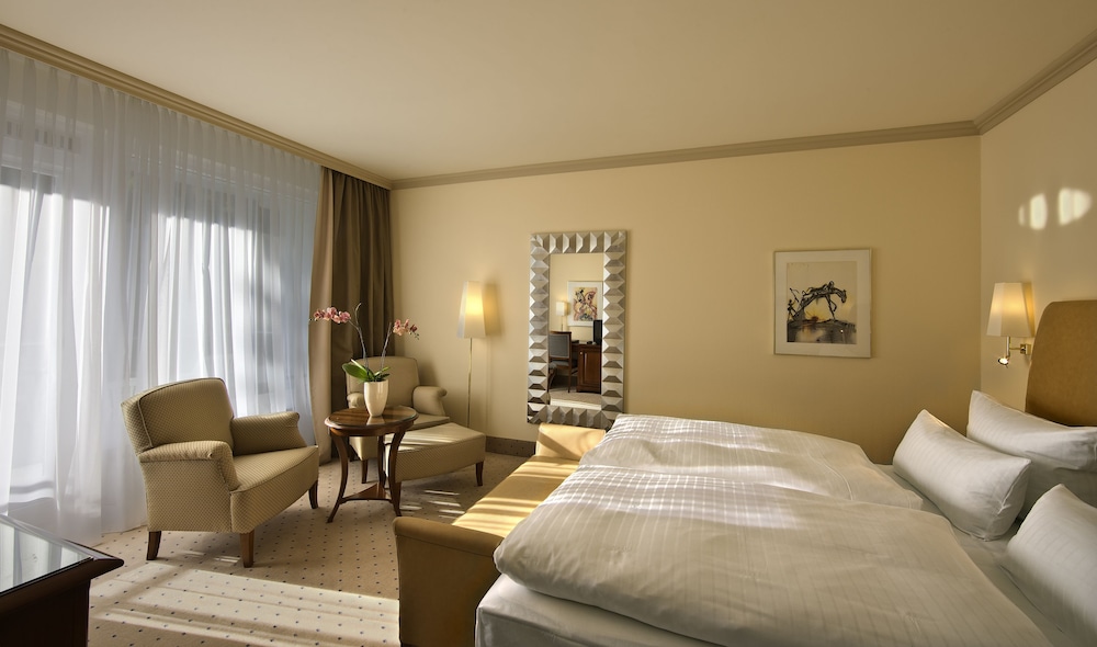 Deluxe Double Room, 1 King Bed, Balcony photo 2