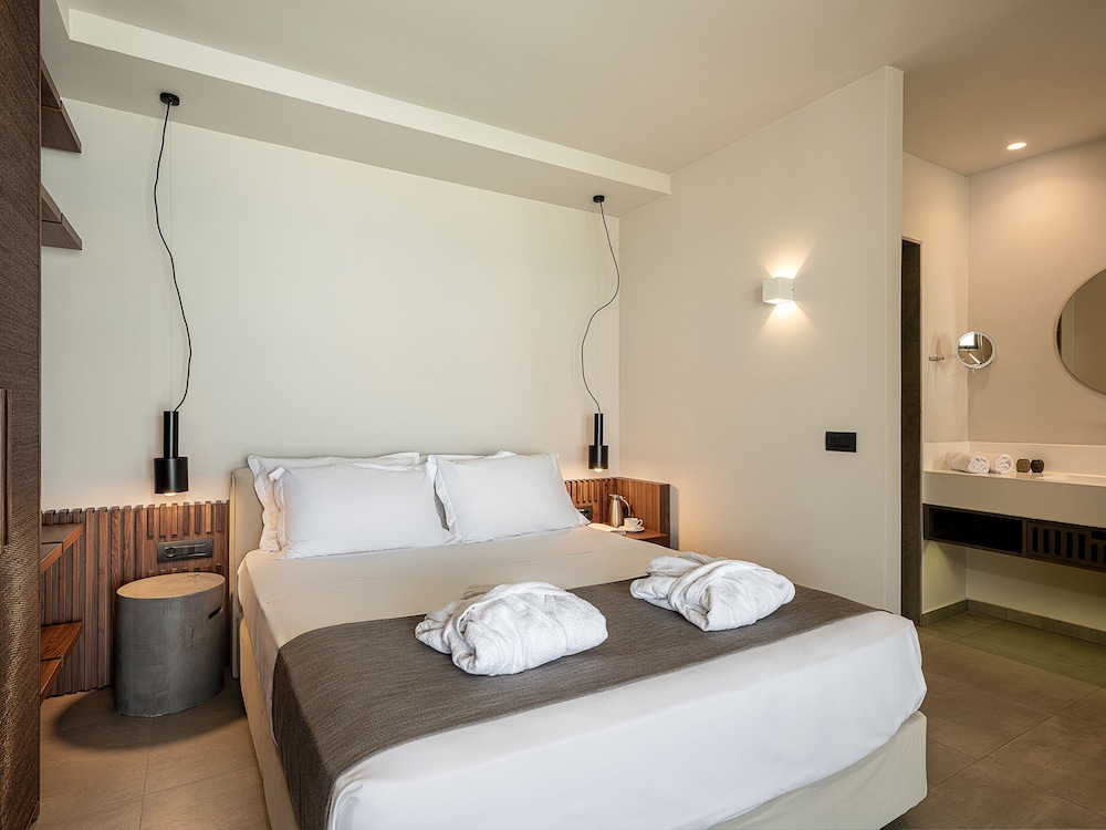 Executive Suite, Private Pool