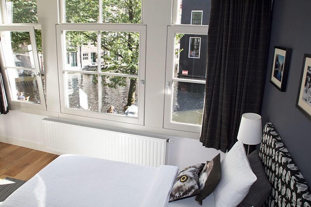 Deluxe Double Room, 1 King Bed, Canal View photo 3