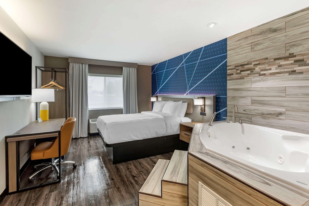 Suite, 1 Queen Bed, Non Smoking
