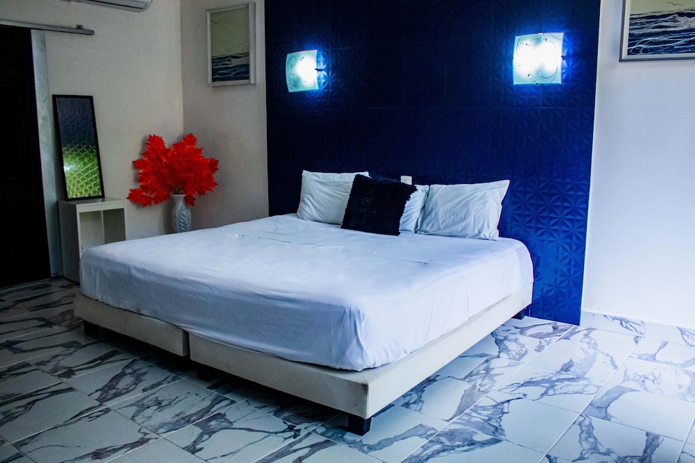 Superior Room, 1 King Bed, Garden View