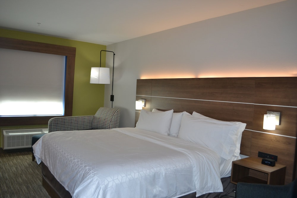Standard Room, 1 King Bed - Photo 2