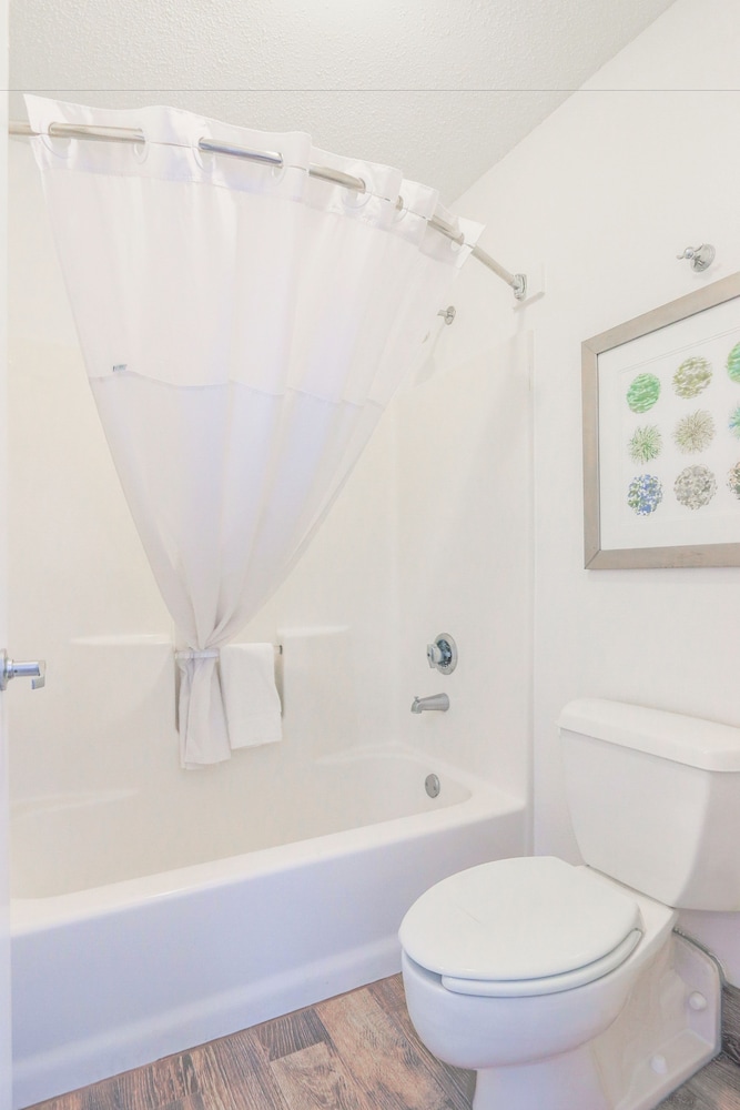 Basic Room, 2 Queen Beds, Ground Floor - Photo 7