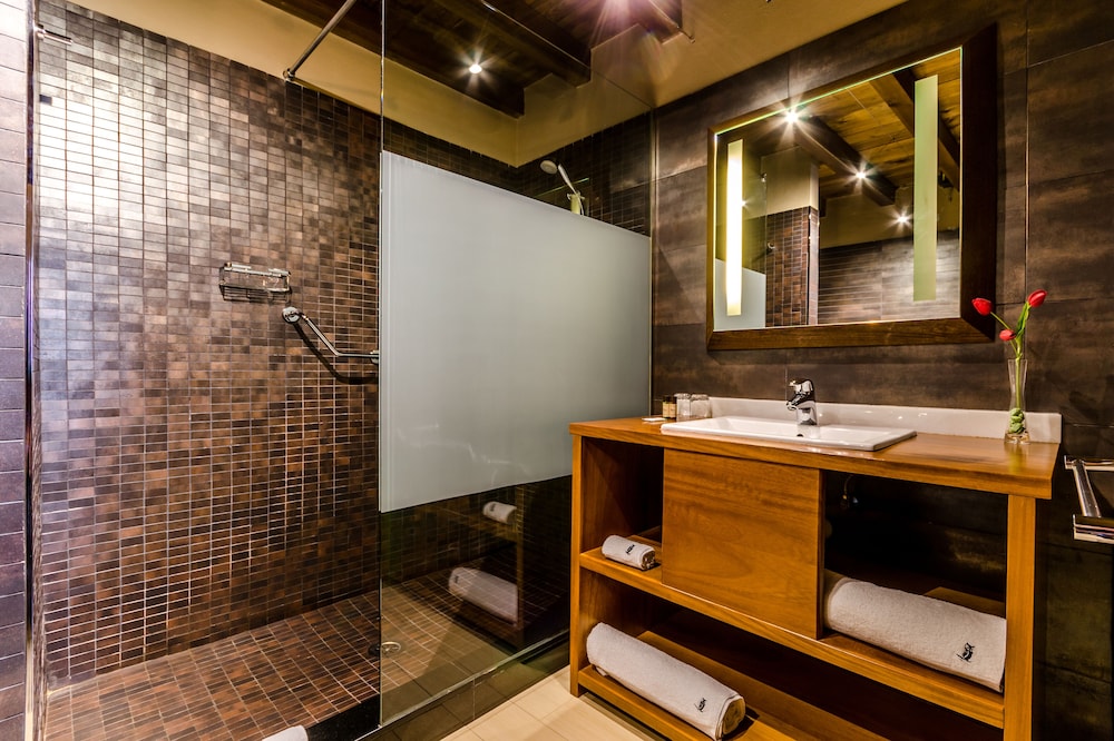 Standard Triple Room, Ensuite - Photo 2