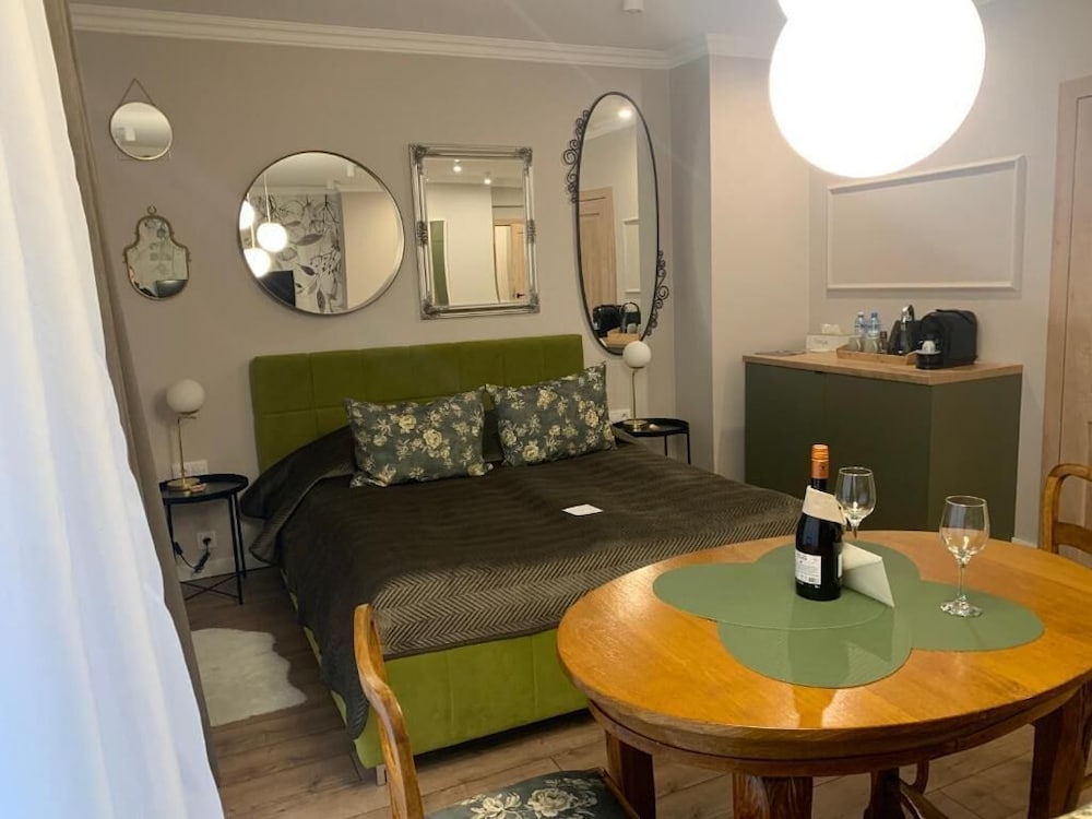 Deluxe Studio Suite