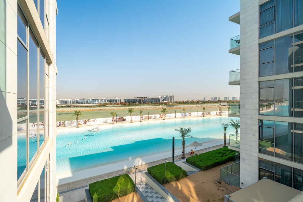 One Bedroom Apartment Panoramic - Open Balcony & Water View photo 3