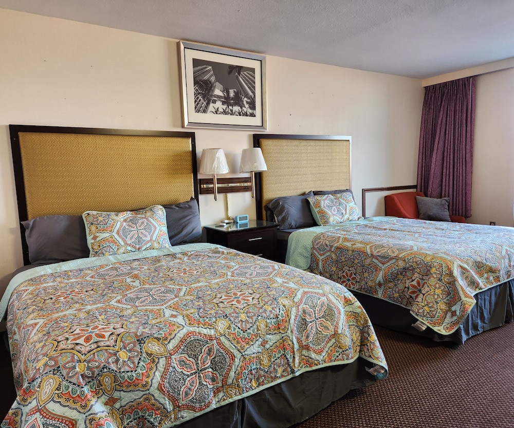 Room, 2 Queen Beds - Photo 3