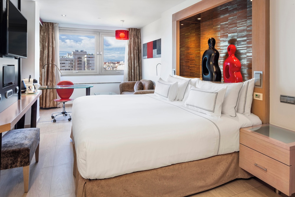 Grand Room (Premium Views - The Level Access)