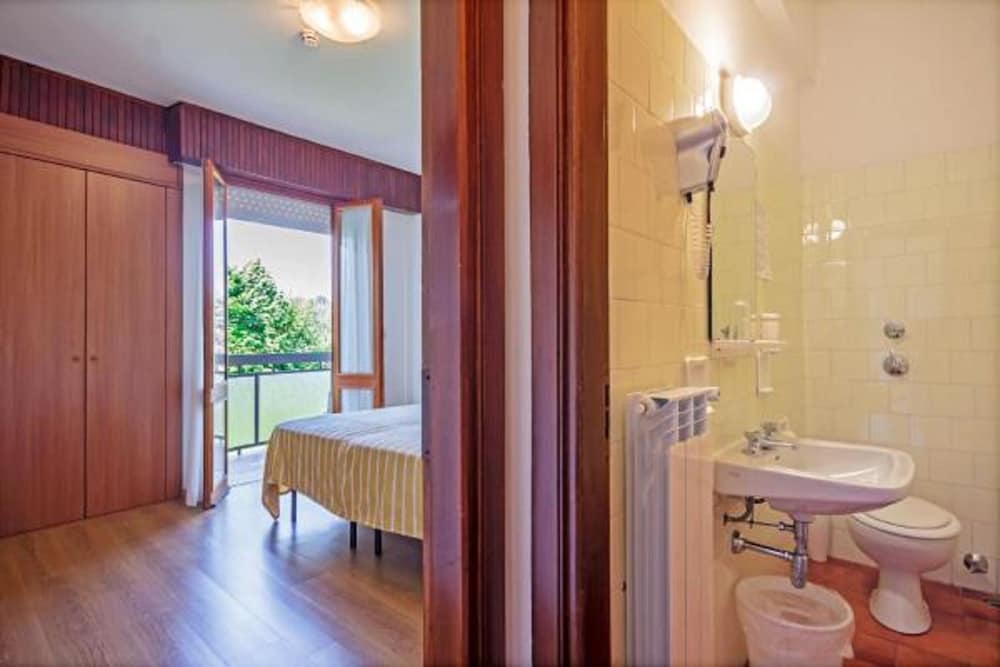 Basic Double Room Single Use photo 2