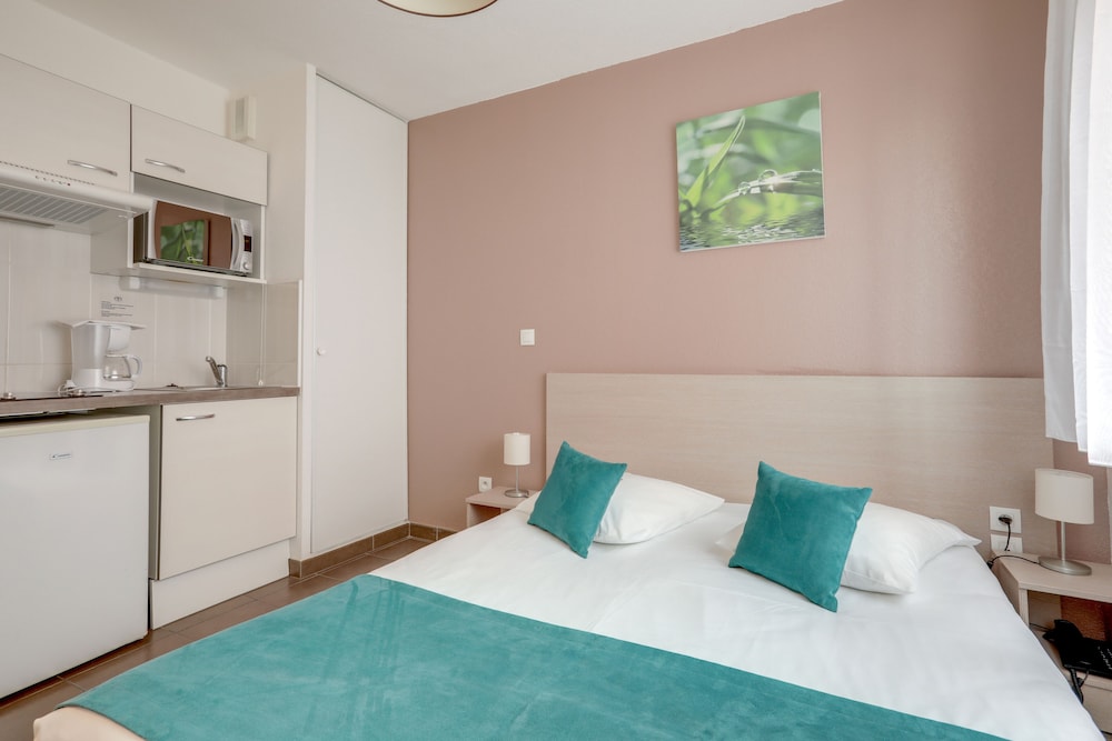 Standard Studio, 1 Queen Bed - Photo 2