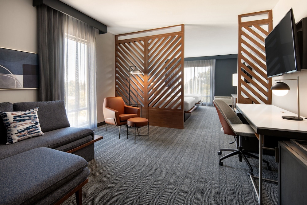 Executive Suite, Multiple Beds - Photo 1