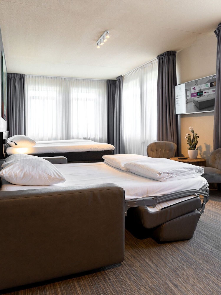 Family Quadruple Room, Multiple Beds - Photo 1