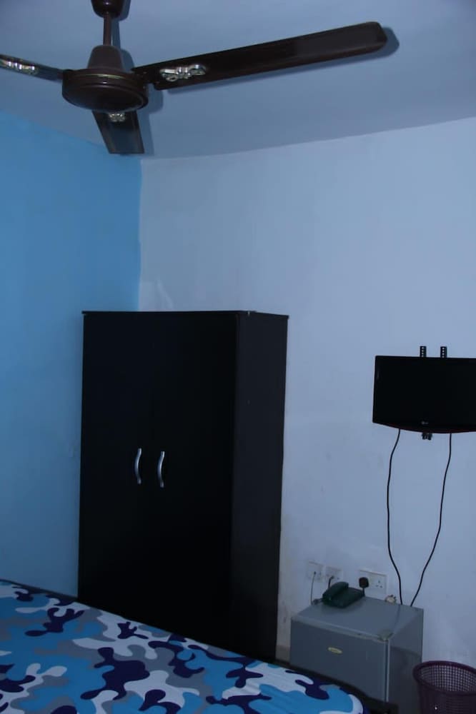 Deluxe Single Room, 1 King Bed photo 3