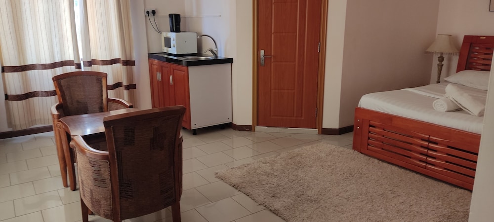Deluxe Room - Photo 3