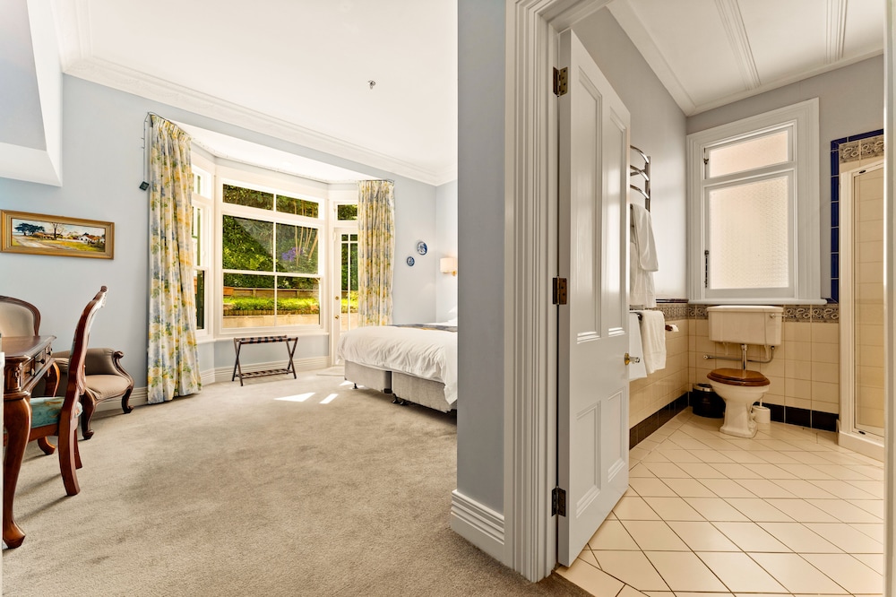 Comfort Single Room, 1 King Bed, Garden View