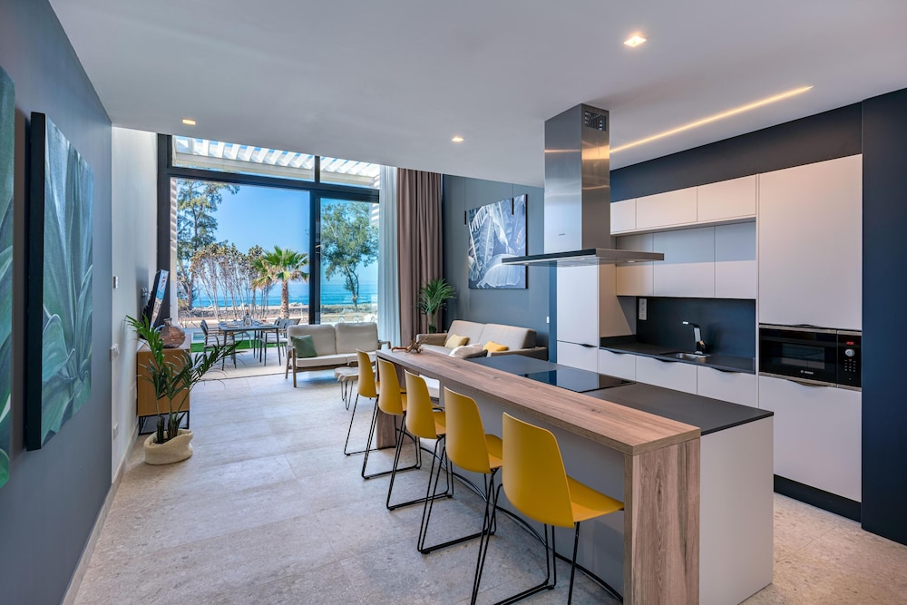 House, Oceanfront (5 Adults + 1 Child) thumbnail 6