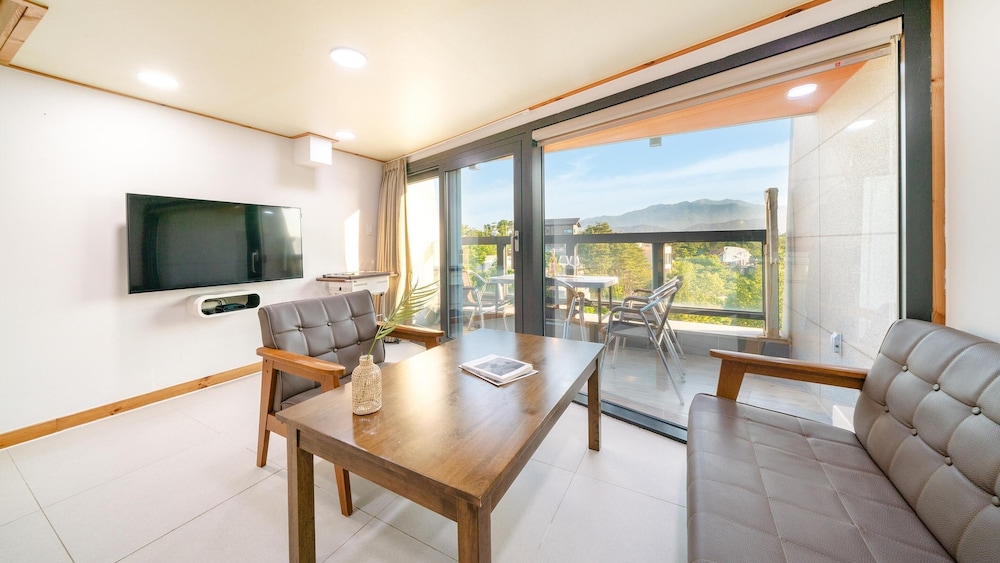 Basic Room, 2 Bedrooms (orange 2) - Photo 1