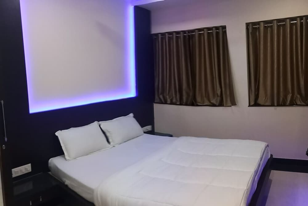 Deluxe Double Room, City View
