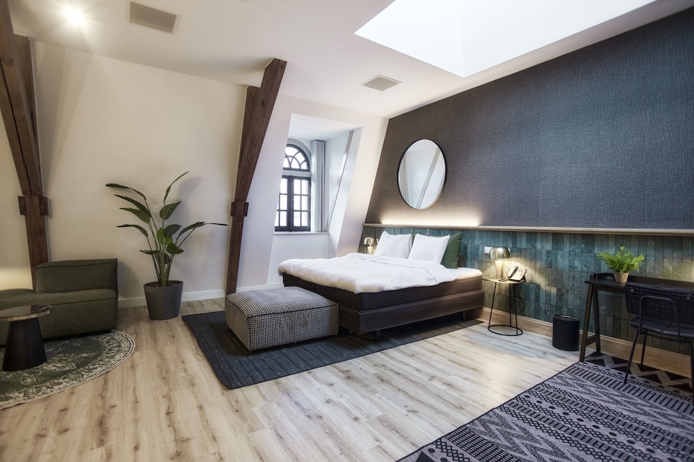 Exclusive Studio Suite (Botanical Suite) photo 1