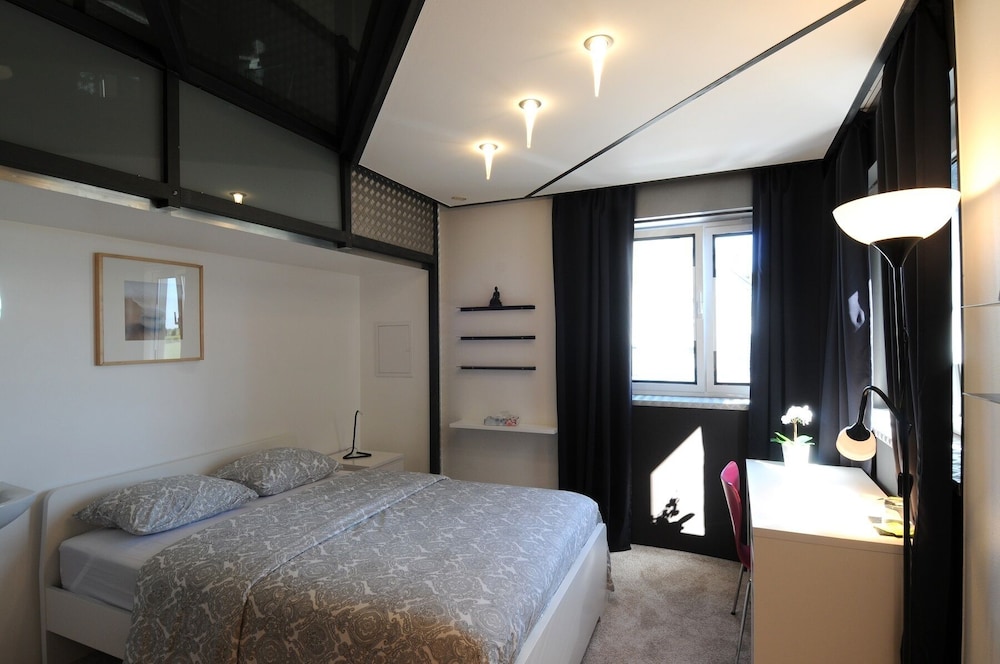 Apartment photo 2