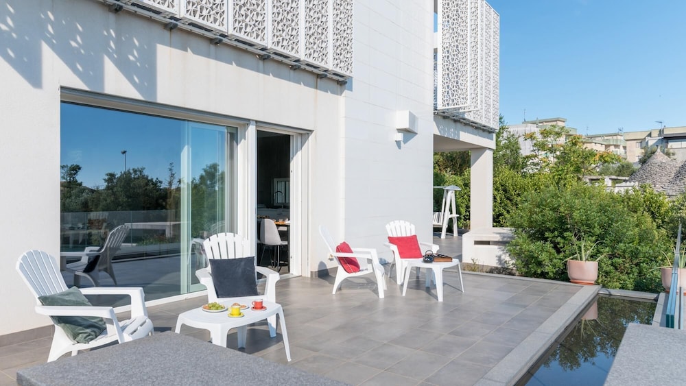 Villa photo 2