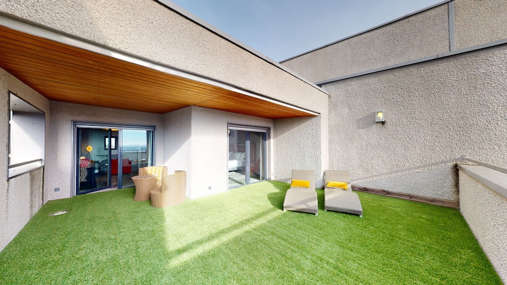Suite, 1 King Bed, Terrace - Photo 13