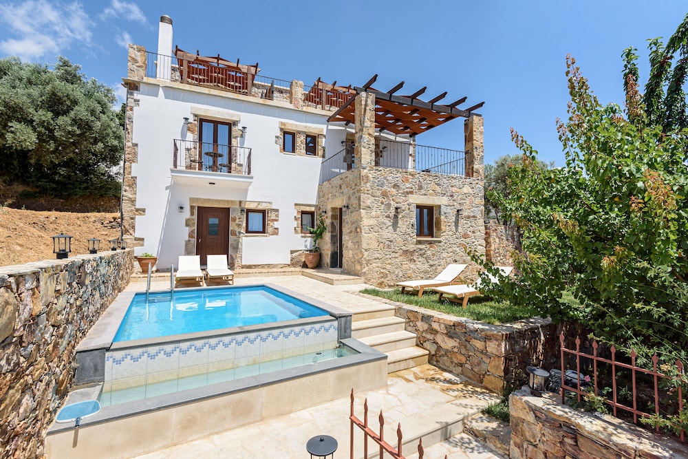Traditional Duplex, 1 Bedroom, Private Pool, Mountain View (Minos)