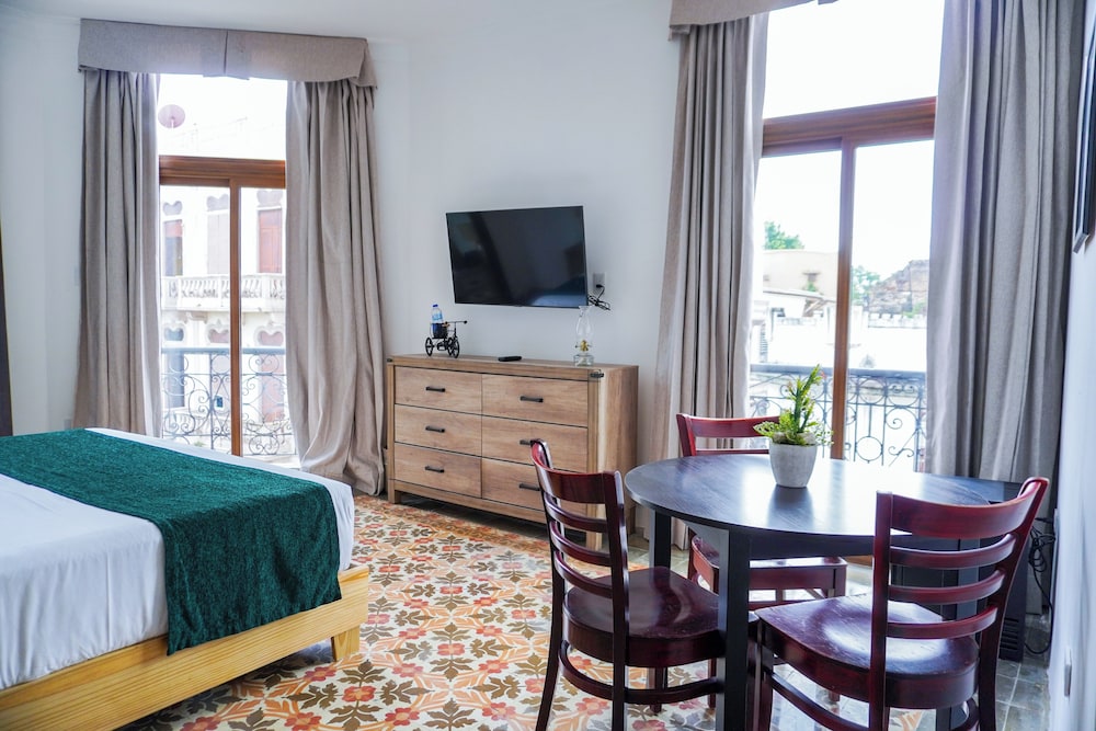 Room, 1 King Bed, Non Smoking, Balcony photo 3