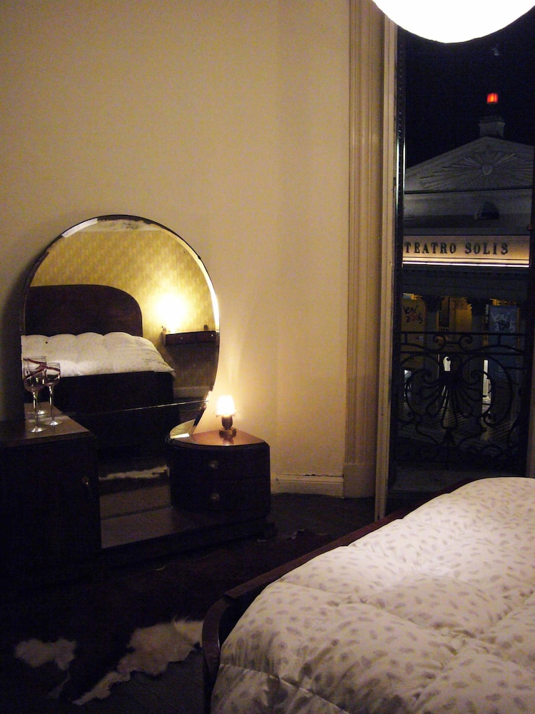Twin Room, 2 Twin Beds, Shared Bathroom photo 3