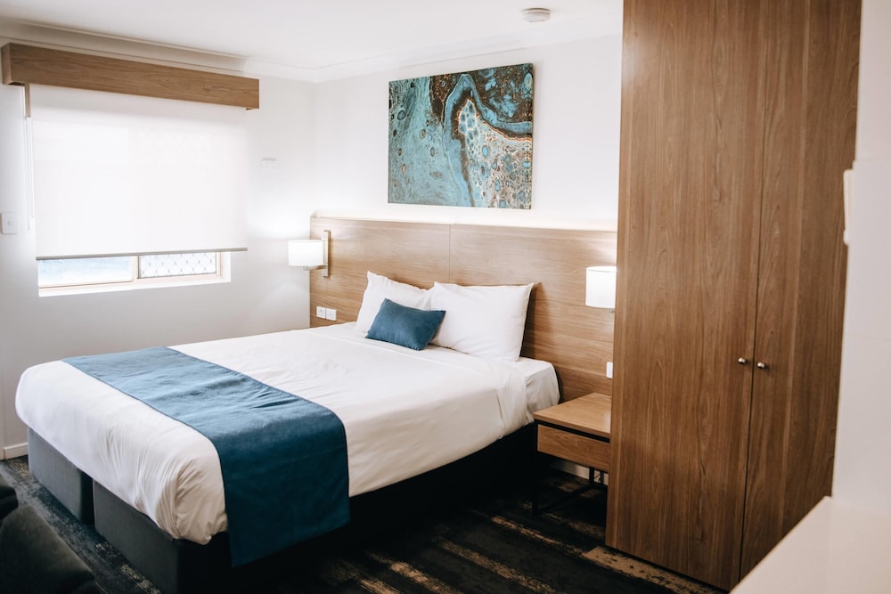 Superior Room, 1 King Bed, Kitchenette - Photo 4