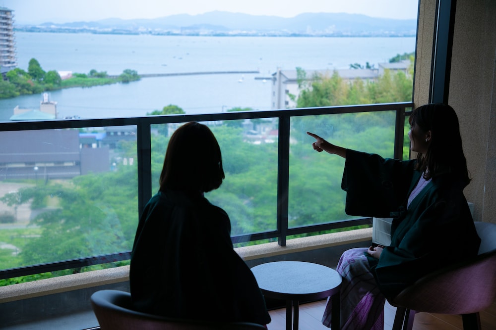 Japanese-Western Style Room - Photo 5