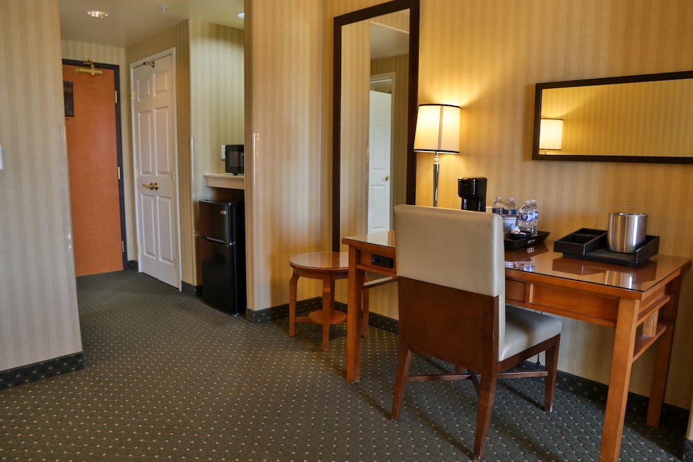 Luxury Room, 2 Double Beds, Non Smoking, Mountainside photo 3