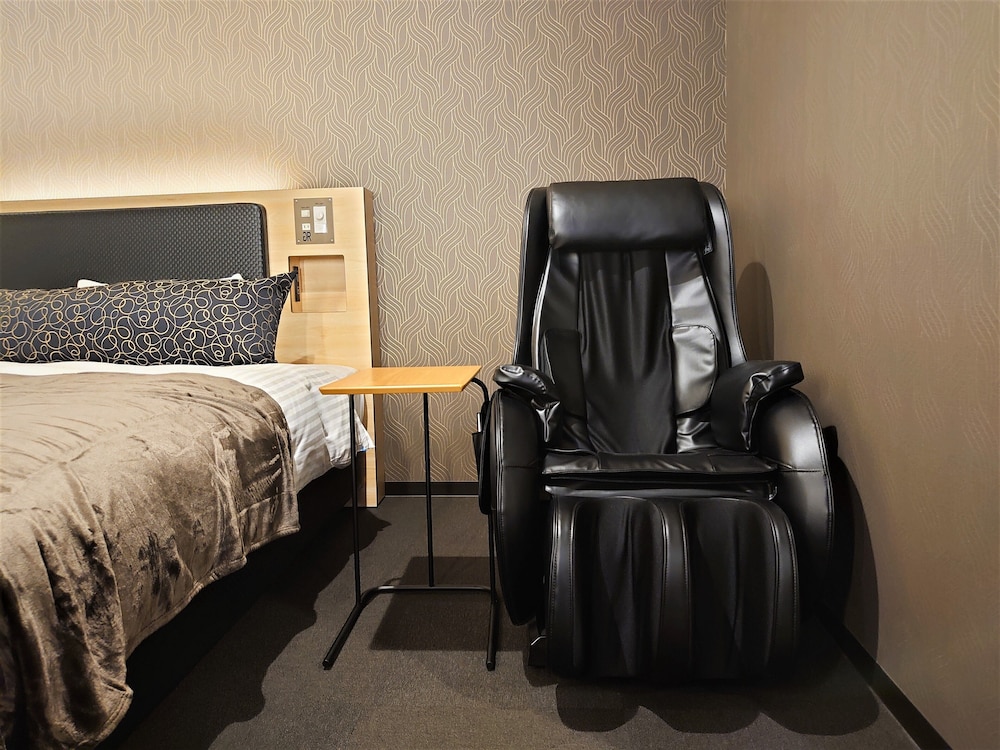 Premium Single Room, 1 Double Bed, Non Smoking (with Massage chair) - Photo 9