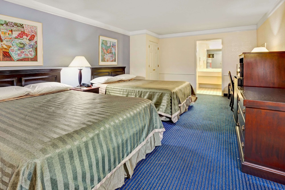 Double Room, 2 Double Beds - Photo 1
