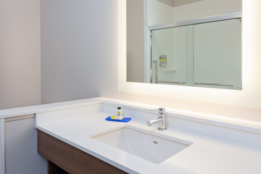 Standard Room, 2 Queen Beds, Accessible (Communication, Accessible Tub) photo 3