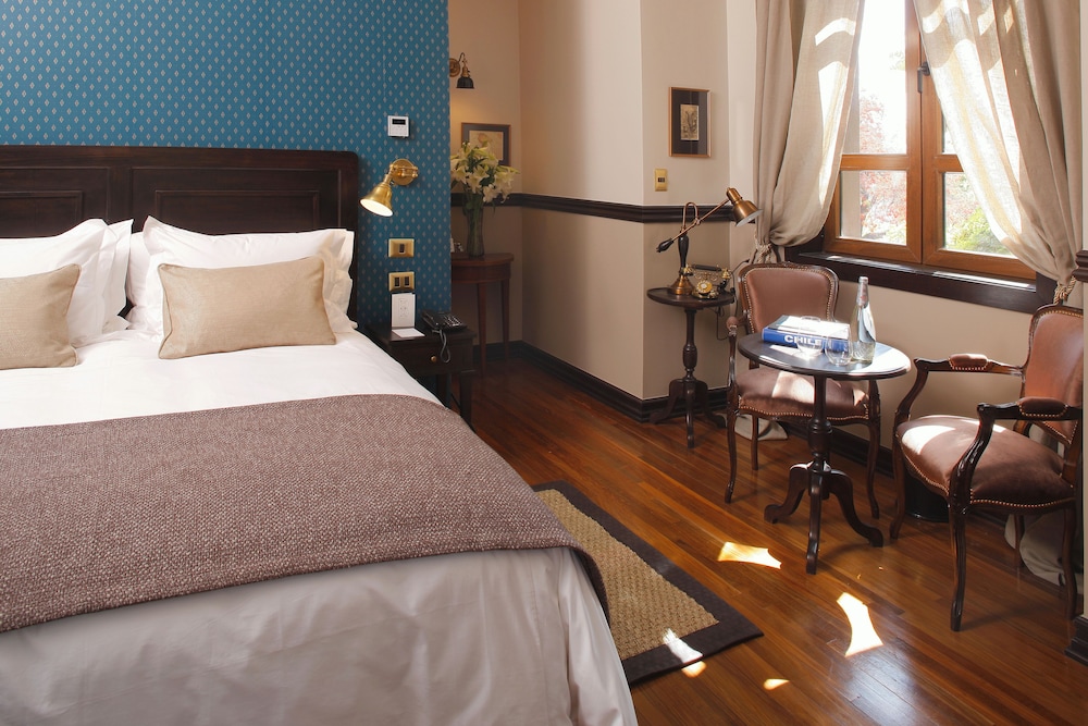 Premium Double Room, 1 King Bed photo 2