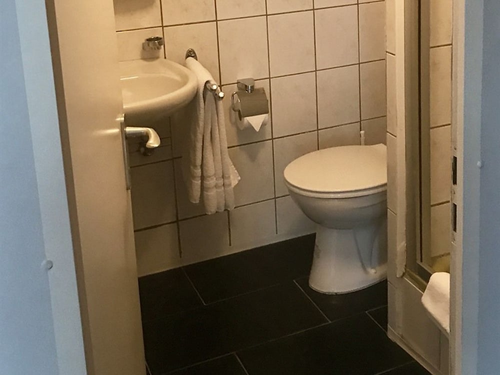 Basic Single Room photo 3