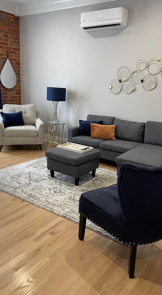 Suite 5 photo 2