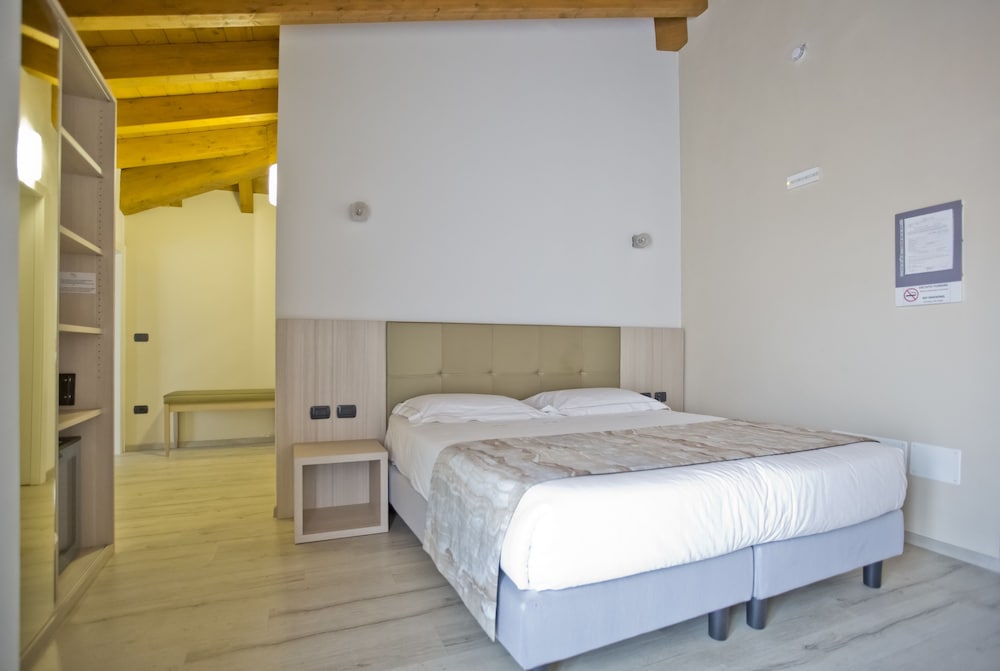 Standard Double or Twin Room photo 2