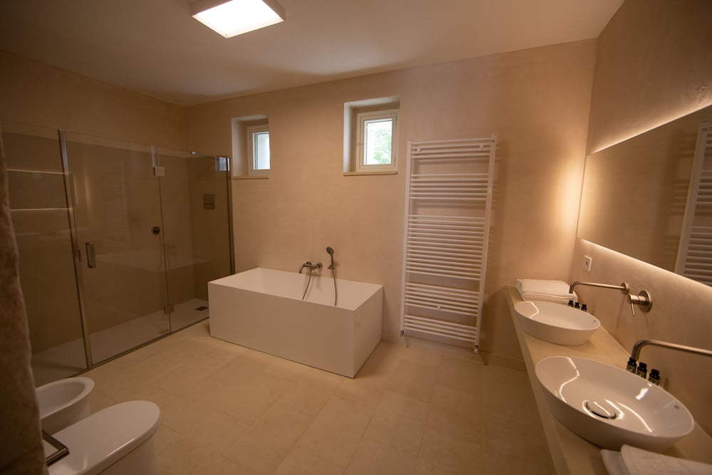 Deluxe Room - Photo 13